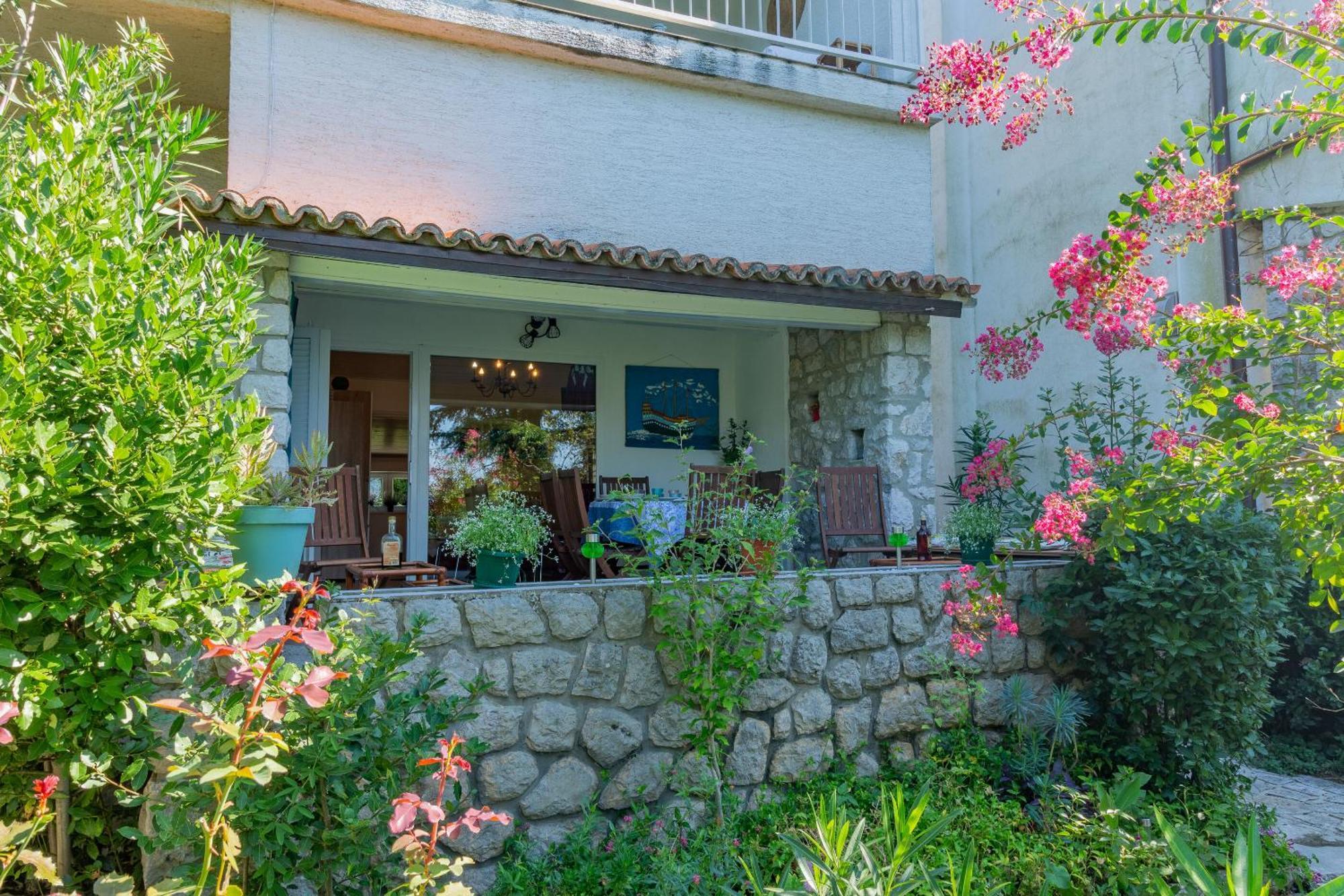 Apartment Seneca ヤドラニヴォ エクステリア 写真